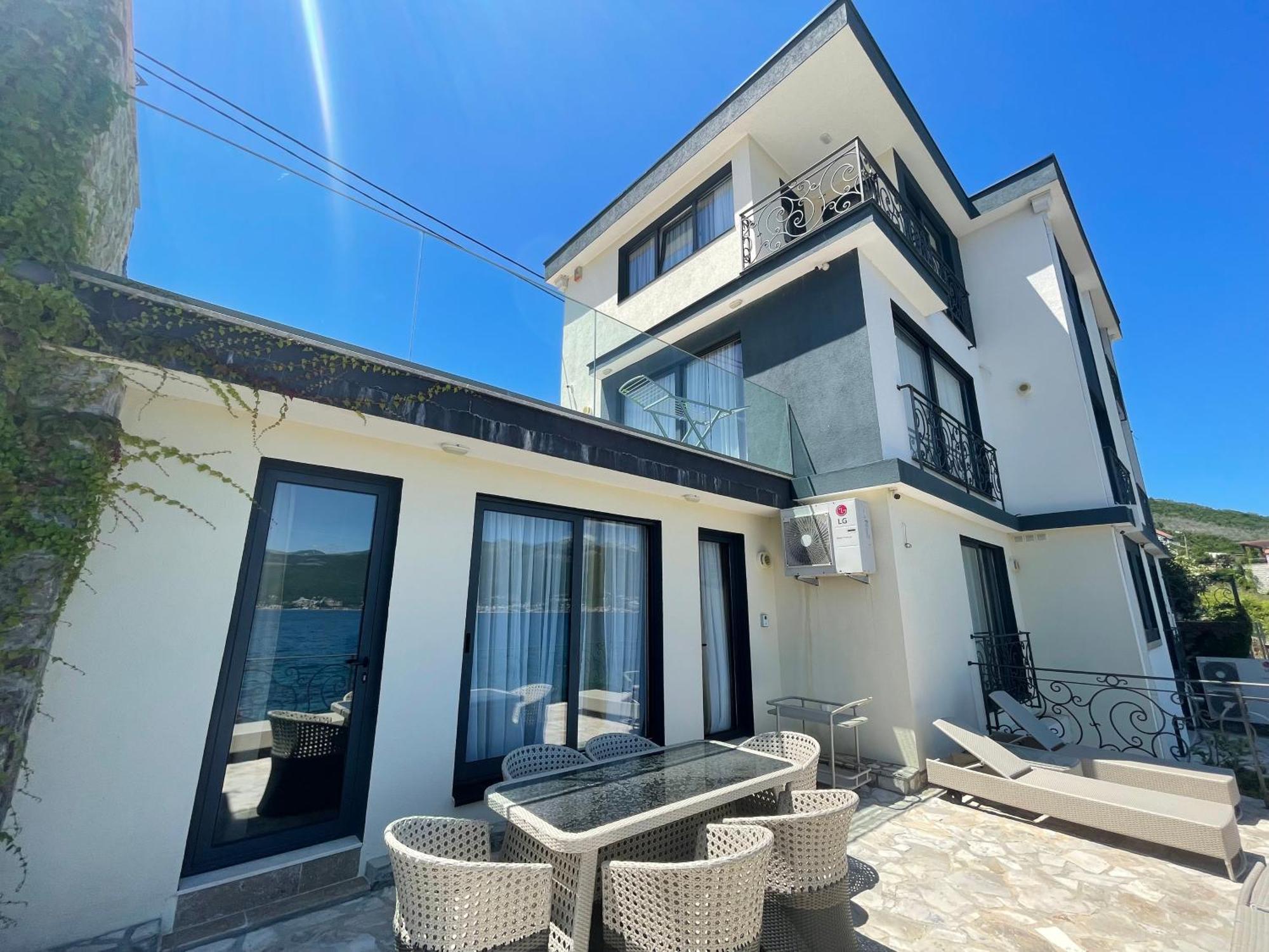 Beachfront Villa Pearl Of Adria Krasići Bagian luar foto