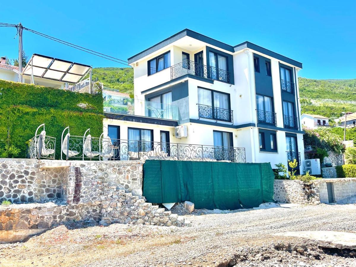 Beachfront Villa Pearl Of Adria Krasići Bagian luar foto