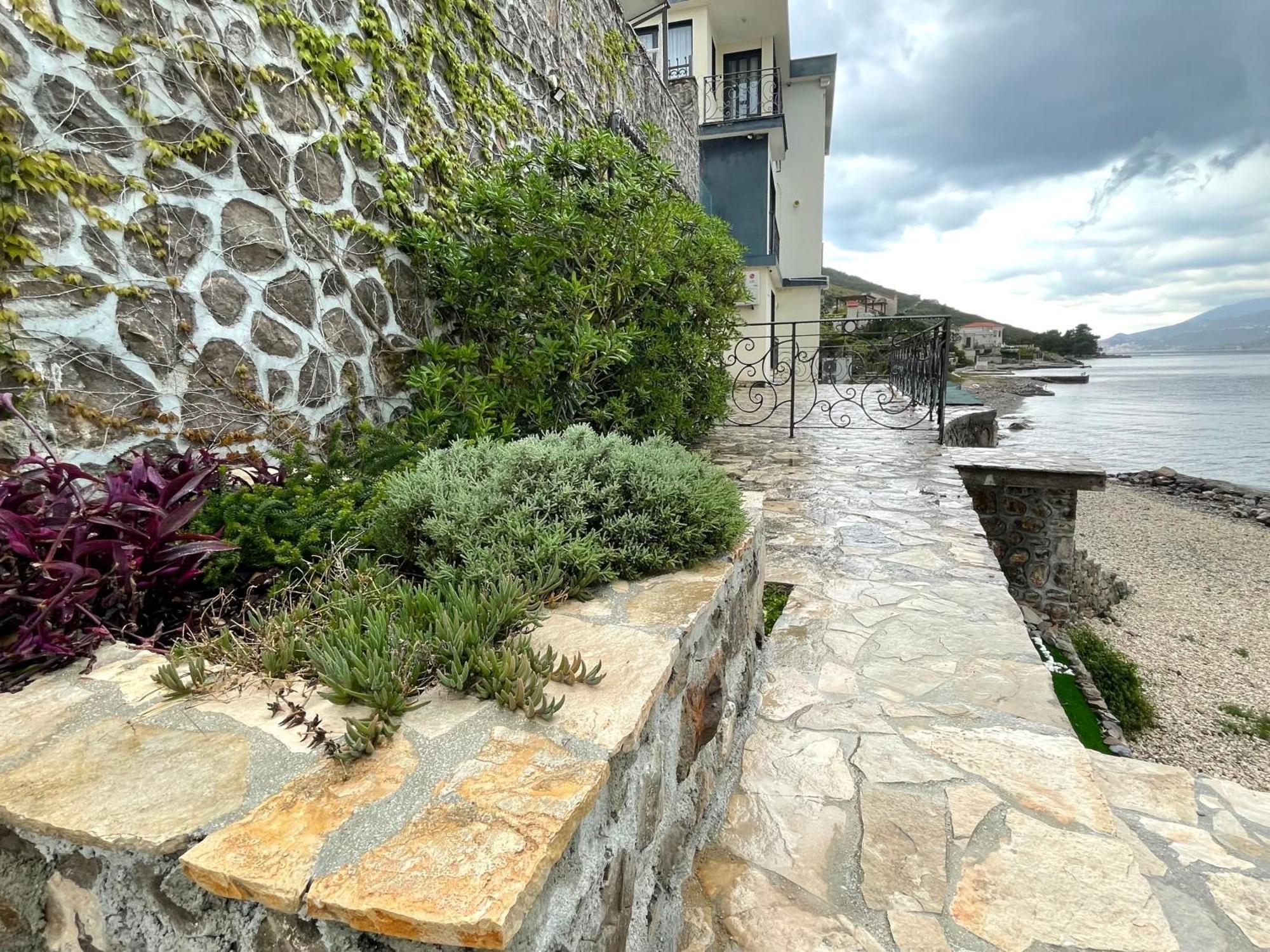 Beachfront Villa Pearl Of Adria Krasići Bagian luar foto